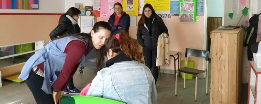 Noticias de Mar del Plata. Sala maternal para bebés de estudiantes secundarias municipales