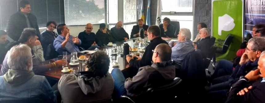 Noticias de Mar del Plata. Cooperativas de estiba y armadores acercaron posturas