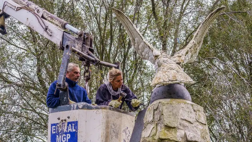 Noticias de Mar del Plata. Recuperan una escultura parte del patrimonio histórico de Mar del Plata desde 1909