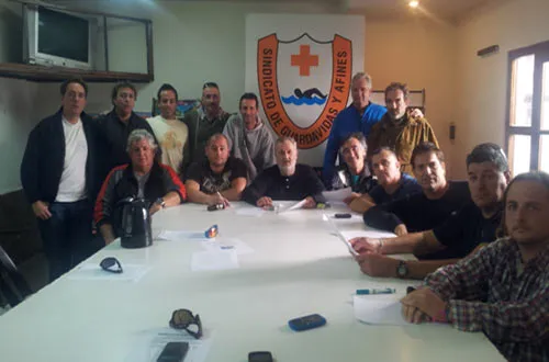 Noticias de Mar del Plata. Guardavidas marplatenses buscan la municipalización