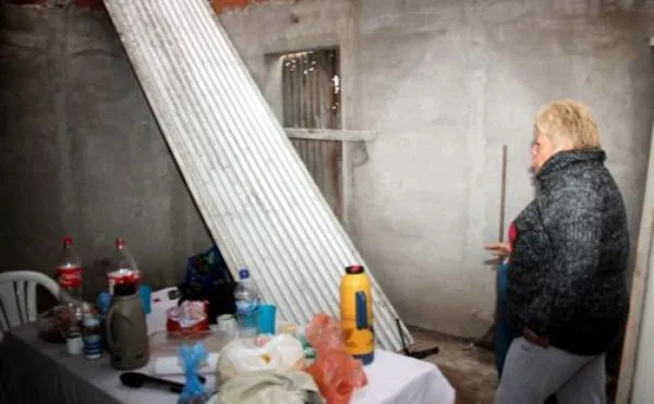 Noticias de Necochea. Vecinos plantean arreglar sus casas para vivir en condiciones dignas