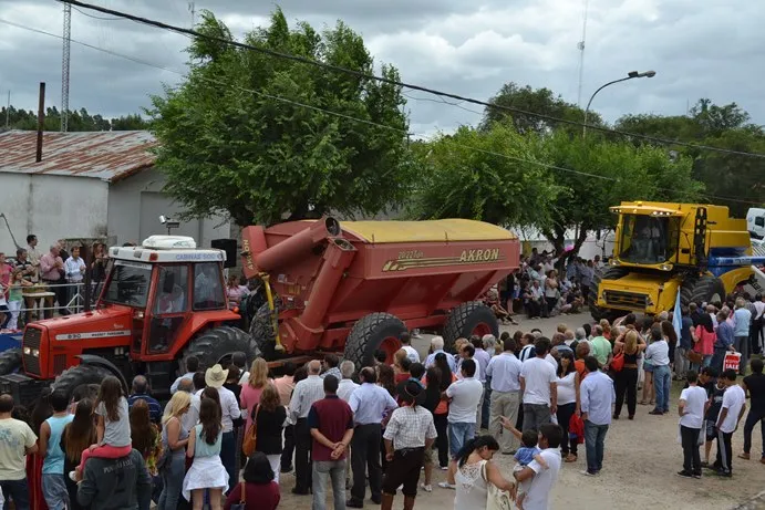 Noticias de Miramar. Fiesta del Camionero y del Agricultor en Mechongué