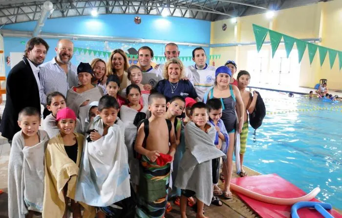 Noticias de Mar Chiquita. Chicos de Coronel Vidal comenzaron clases de natación en la escuela