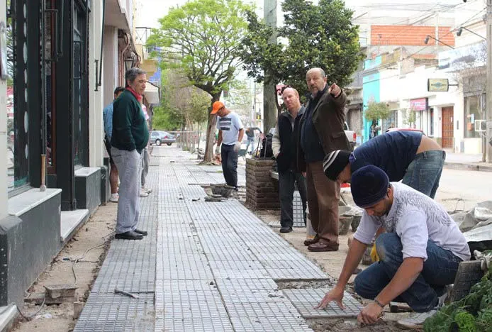 Noticias de Mar Chiquita. Renovación de veredas en el centro de Vidal