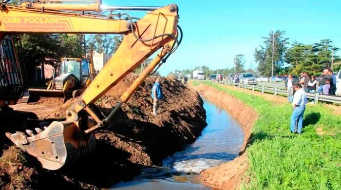 Noticias de Necochea. Culminaron el canal aliviador en el acceso a Necochea