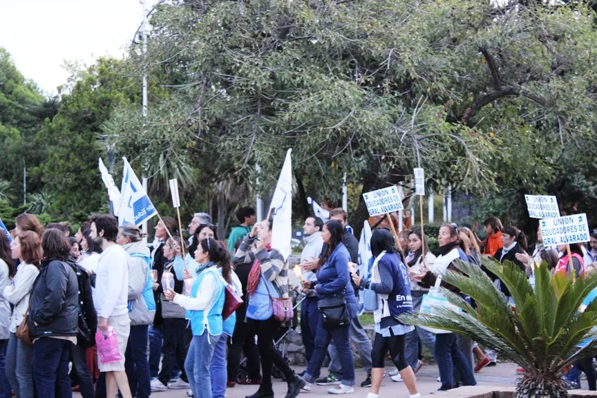 Noticias de Regionales. Docentes bonaerenses anuncian marcha de antorchas el próximo domingo