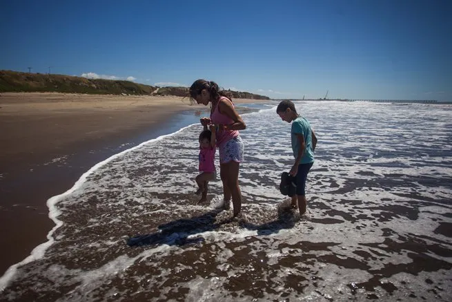 Noticias de Mar del Plata. Retiran prohibición de baño en la playa Las Delicias