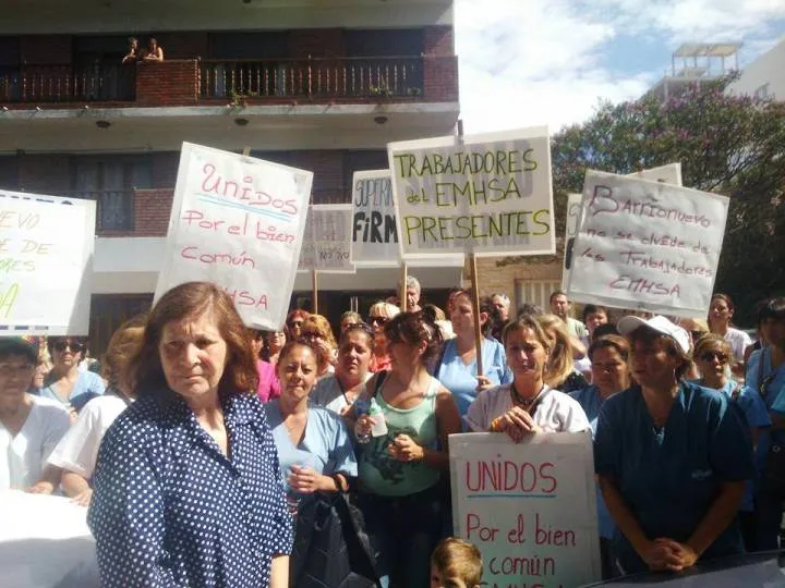 Noticias de Mar del Plata. Continúa el reclamo de trabajadores del EMHSA