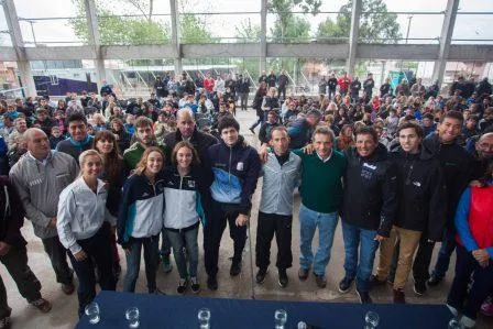 Noticias de Mar del Plata. Pulti entregó becas a 166 deportistas