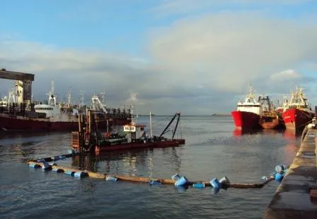 Noticias de Mar del Plata. Pruebas de dragado en el Puerto de Mar del Plata