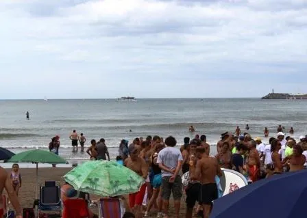 Noticias de Mar del Plata. Guardavidas marplatenses solicitan municipalización