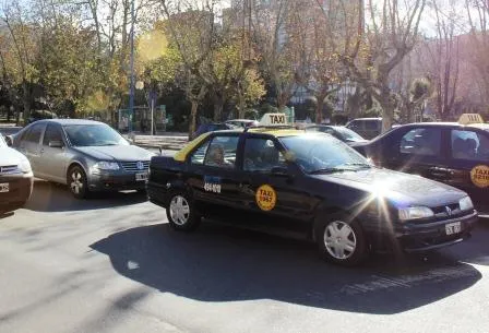 Noticias de Mar del Plata. Suspensión de los GPS en taxis por 120 días