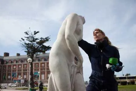 Noticias de Mar del Plata. Restauran distintos monumentos en plazas marplatenses