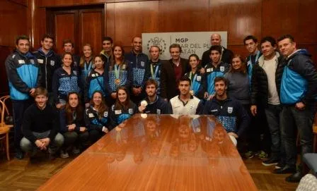 Noticias de Mar del Plata. Pulti recibió a los deportistas marplatenses que participaron de Toronto 2015