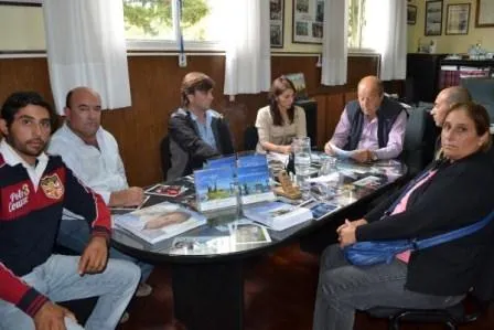 Noticias de Mar Chiquita. Paredi se reunió con vecinos de Vivoratá por la problemática de la planta de harina de pescado