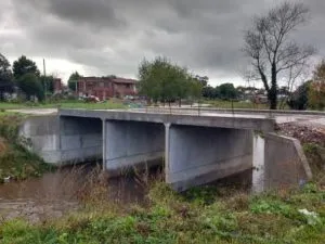 Noticias de Mar del Plata. Obras de construcción del puente sobre el Arroyo La Tapera