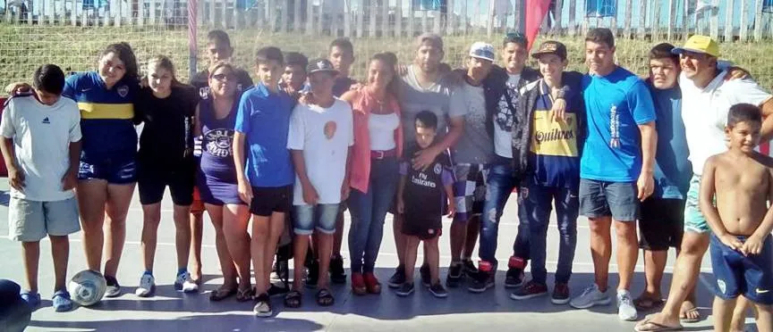 Noticias de Mar del Plata. Seba Battaglia dio una clínica de Fútbol a los chicos del Barrio Pueyrredon