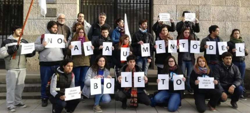 Noticias de Mar del Plata. Estudiantes universitarios rechazan el agresivo aumento del boleto