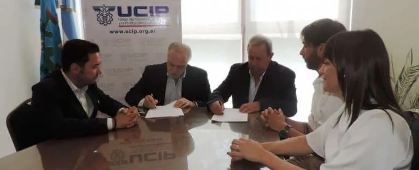 Noticias de Mar del Plata. UCIP firmó un convenio para conseguir beneficios en los estudios de impacto ambiental