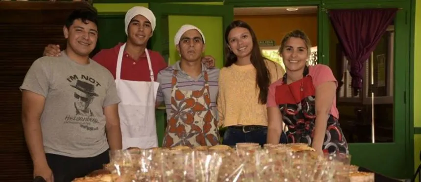 Noticias de Mar Chiquita. Elaboran pan dulce para personas con bajos recursos