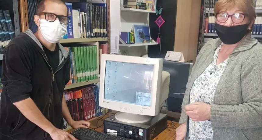 Entregaron computadoras a Bibliotecas de Tandil en Tandil. Noticia de Región Mar del Plata