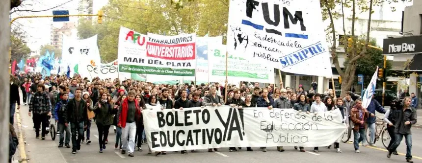 Estudiantes reclaman que el boleto universitario no está en el pliego de transporte en General Pueyrredon. Noticia de Región Mar del Plata
