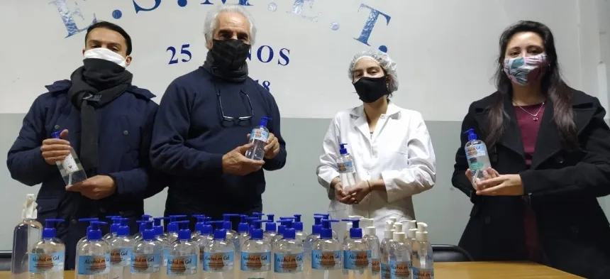 Noticias de Mar del Plata. La ESMET donó alcohol en gel al comedor El Camino