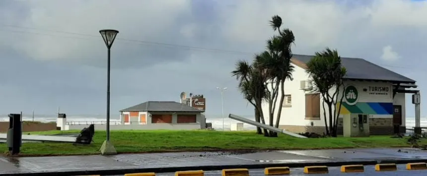 Noticias de Miramar. Los fuertes vientos afectaron la región y causaron destrozos