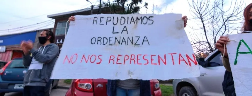 Noticias de Mar Chiquita. Masiva manifestación contra ordenanza de fumigación