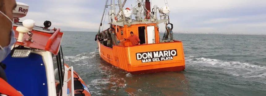 Noticias de Mar del Plata. Prefectura asistió al Capitán de un pesquero que se accidentó en el mar