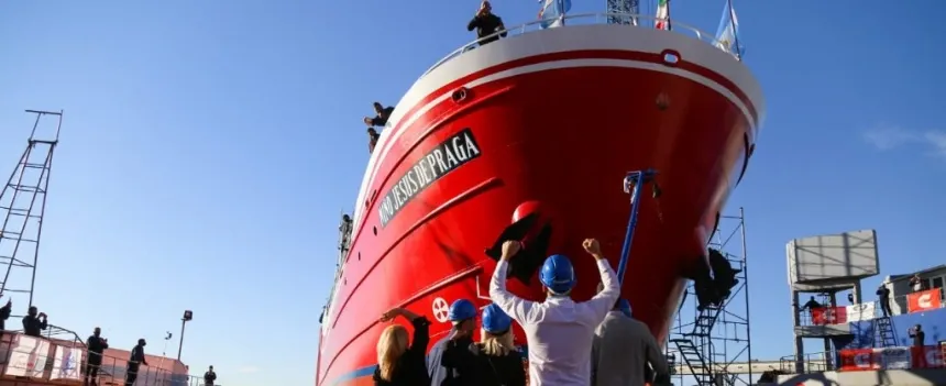 Noticias de Mar del Plata. Botaron un nuevo buque pesquero
