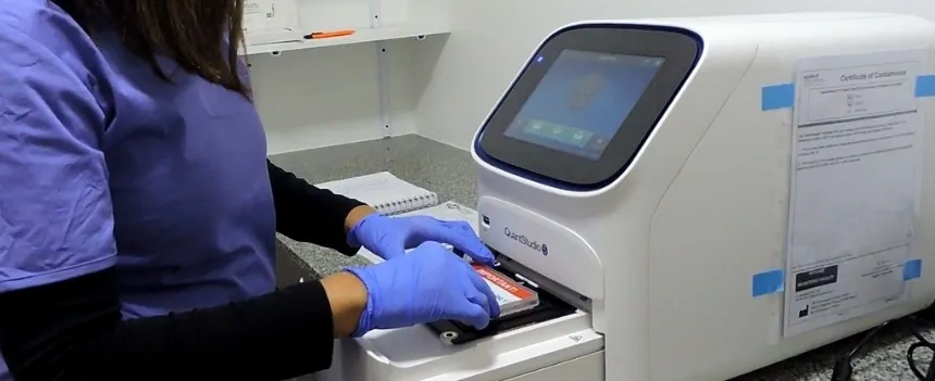 Comienzan a realizar pruebas PCR en el laboratorio del sistema de Salud Pública en Tandil. Noticia de Región Mar del Plata