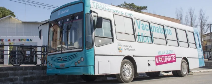 El vacunatorio móvil recorre escuelas geselinas en Villa Gesell. Noticia de Región Mar del Plata