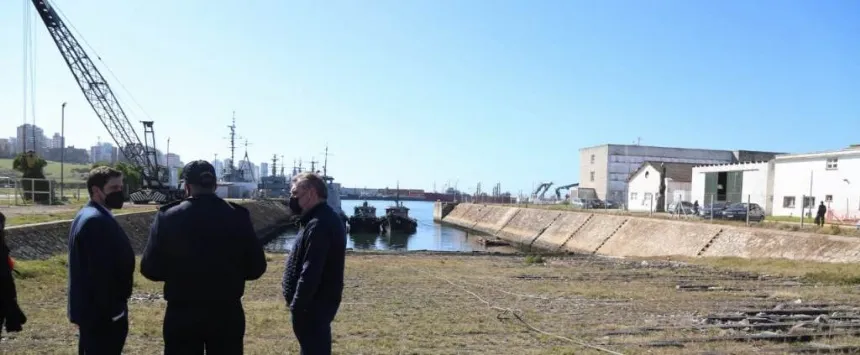 Funcionarios bonaerenses recorrieron obras de inversión n el puerto de Mar del Plata en General Pueyrredon. Noticia de Región Mar del Plata