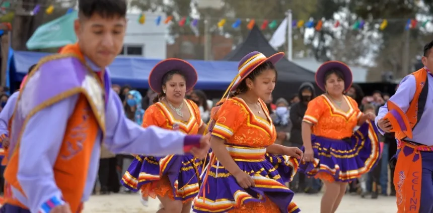 Noticias de Villa Gesell. La comunidad boliviana celebró la fiesta de la Virgen de Copacabana