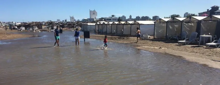 La sudestada causó daños en algunos balnearios de Mogotes en General Pueyrredon. Noticia de Región Mar del Plata