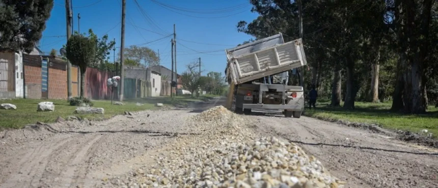 Limpieza y engranzado en el barrio Coronel Dorrego en General Pueyrredon. Noticia de Región Mar del Plata