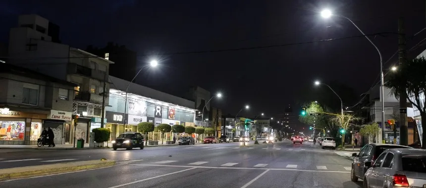 Noticias de Mar del Plata. Nuevas luminarias en el centro comercial a cielo abierto de la avenida Juan B. Justo