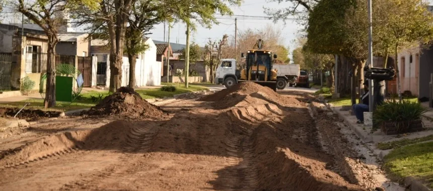 Obras de asfalto en el Barrio Belgrano en Loberia. Noticia de Región Mar del Plata