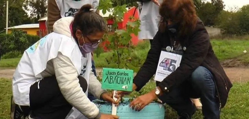 Plantaron árboles para recordar a los detenidos desaparecidos en General Pueyrredon. Noticia de Región Mar del Plata