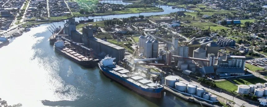 Puerto Quequén exportó unas 300 mil toneladas de granos en noviembre en Agro y Negocios. Noticia de Región Mar del Plata