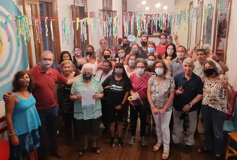 Noticias de Mar del Plata. Abrazo Ciudadano entregó 330 kits de útiles escolares