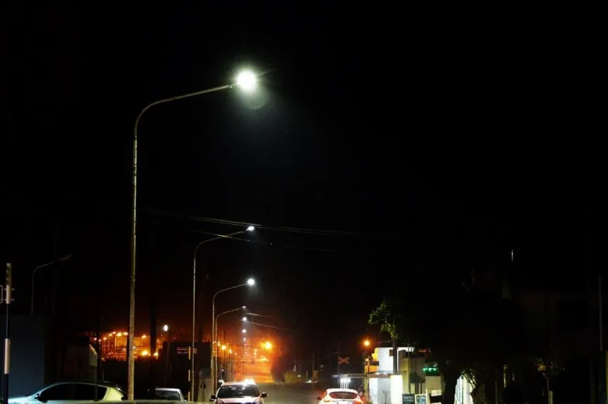 Colocan luminarias Led en el barrio Villa Italia en Tandil. Noticia de Región Mar del Plata