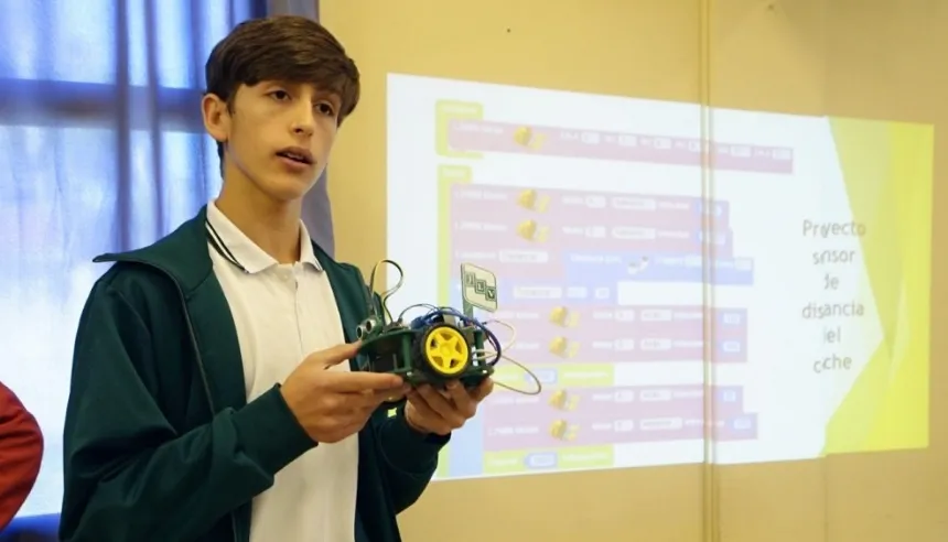 Concejales geselinos recibieron a alumnos que realizaron proyectos de robótica en Villa Gesell. Noticia de Región Mar del Plata