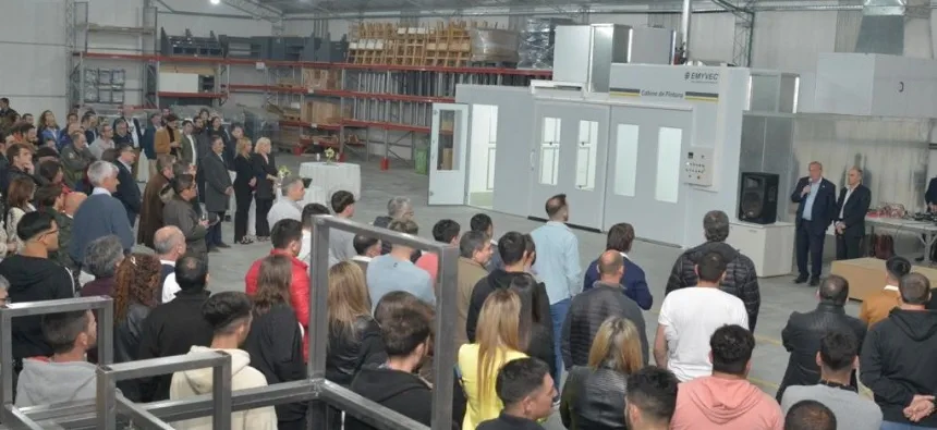 Deco News abrió su segunda planta en el Parque Industrial de Tandil en Tandil. Noticia de Región Mar del Plata