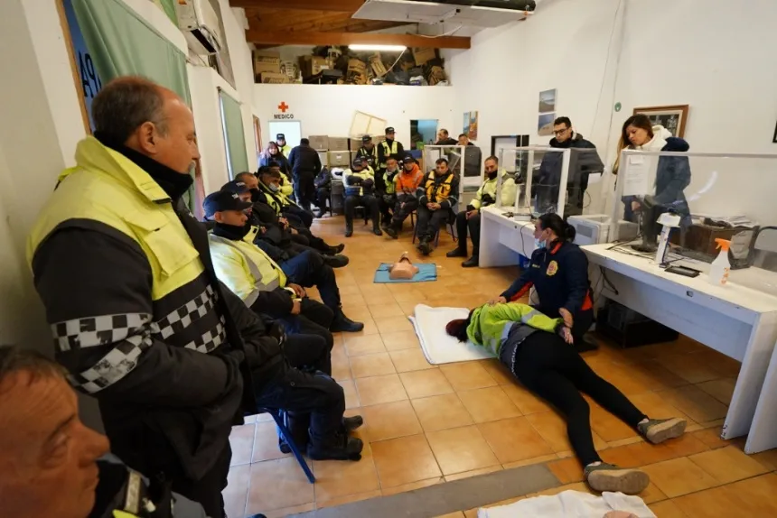 El equipo de tránsito recibió capacitación en primeros auxilios en Villa Gesell. Noticia de Región Mar del Plata