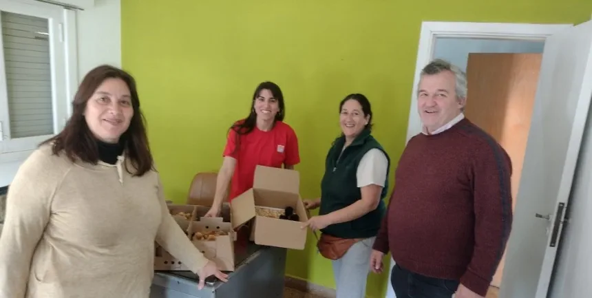 El INTA y la Delegación comenzaron a entregar pollitas ponedoras en Juan N. Fernández en Agro y Negocios. Noticia de Región Mar del Plata