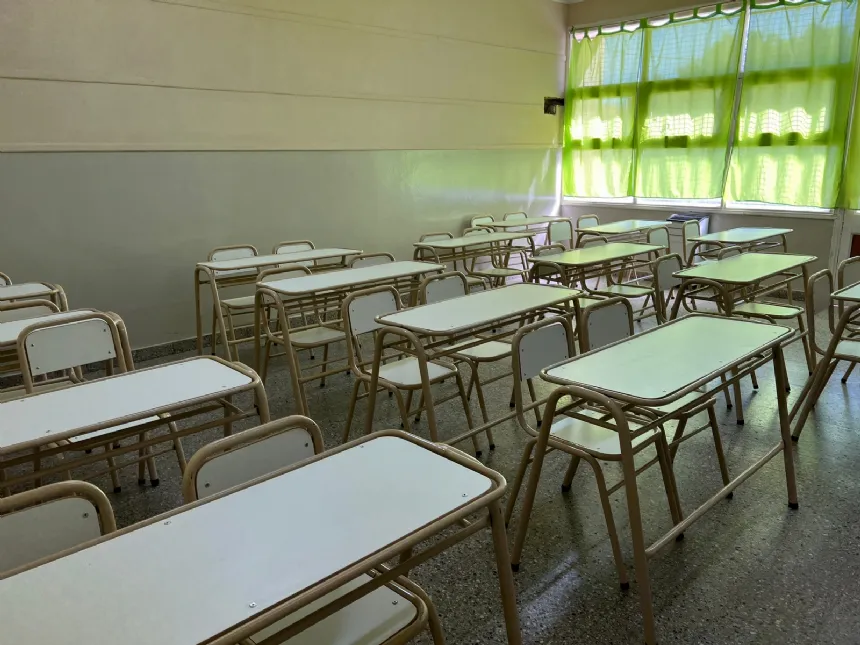 Entregan mobiliario en instituciones educativas en Balcarce. Noticia de Región Mar del Plata