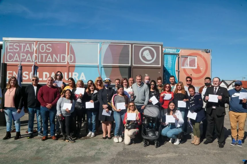Entregaron certificados a alumnos de cursos de capacitación en el puerto en General Pueyrredon. Noticia de Región Mar del Plata