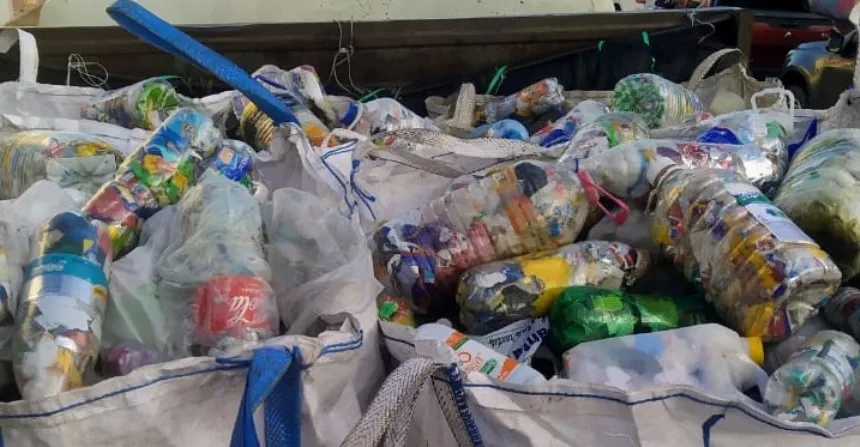 Enviaron Botellas de Amor para su reciclado en Balcarce. Noticia de Región Mar del Plata